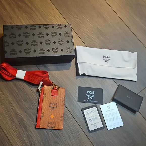 MCM VISETOS LANYARD CARD CASE - Picture 12 of 12